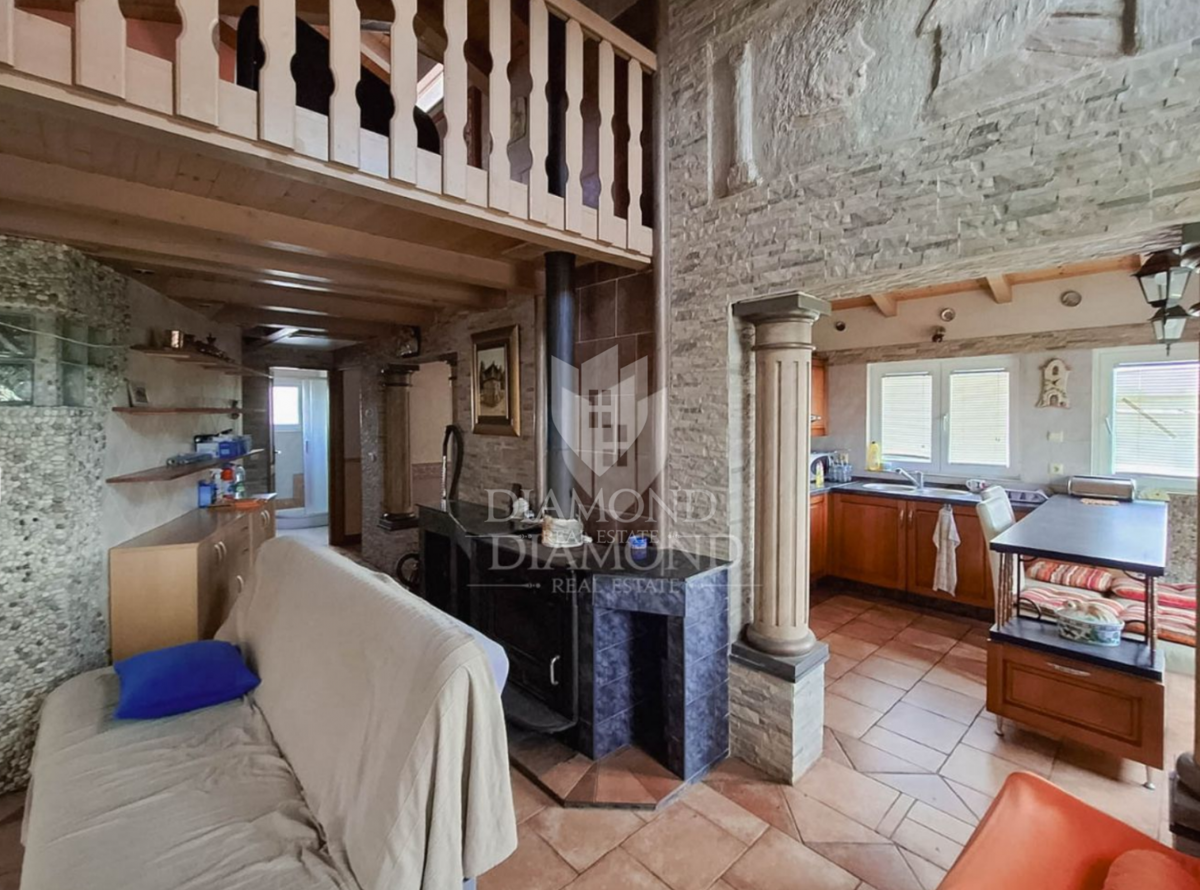 Poreč, priložnost, prostorno stanovanje z letno kuhinjo