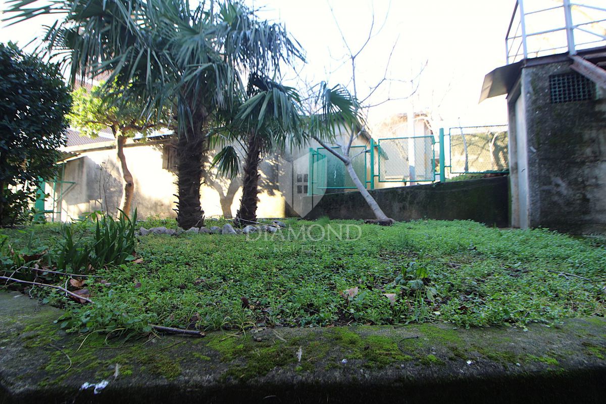 RIJEKA, VOJAK – DVOSOBNO STANOVANJE Z VRTOM