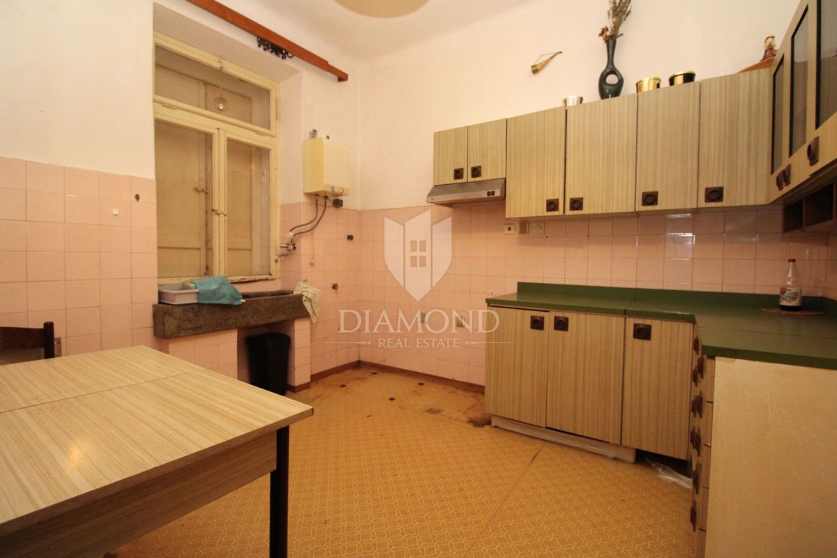 RIJEKA – STANOVANJE V ŠIRŠEM MESTNEM SREDIŠČU S TERASO