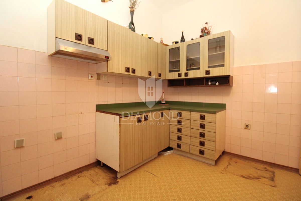 RIJEKA – STANOVANJE V ŠIRŠEM MESTNEM SREDIŠČU S TERASO