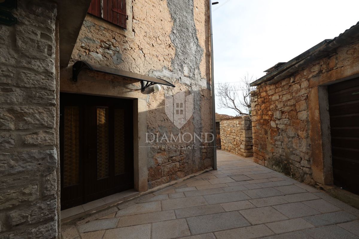 Ekskluzivno, Bale, kamnita hiša v starem mestnem jedru