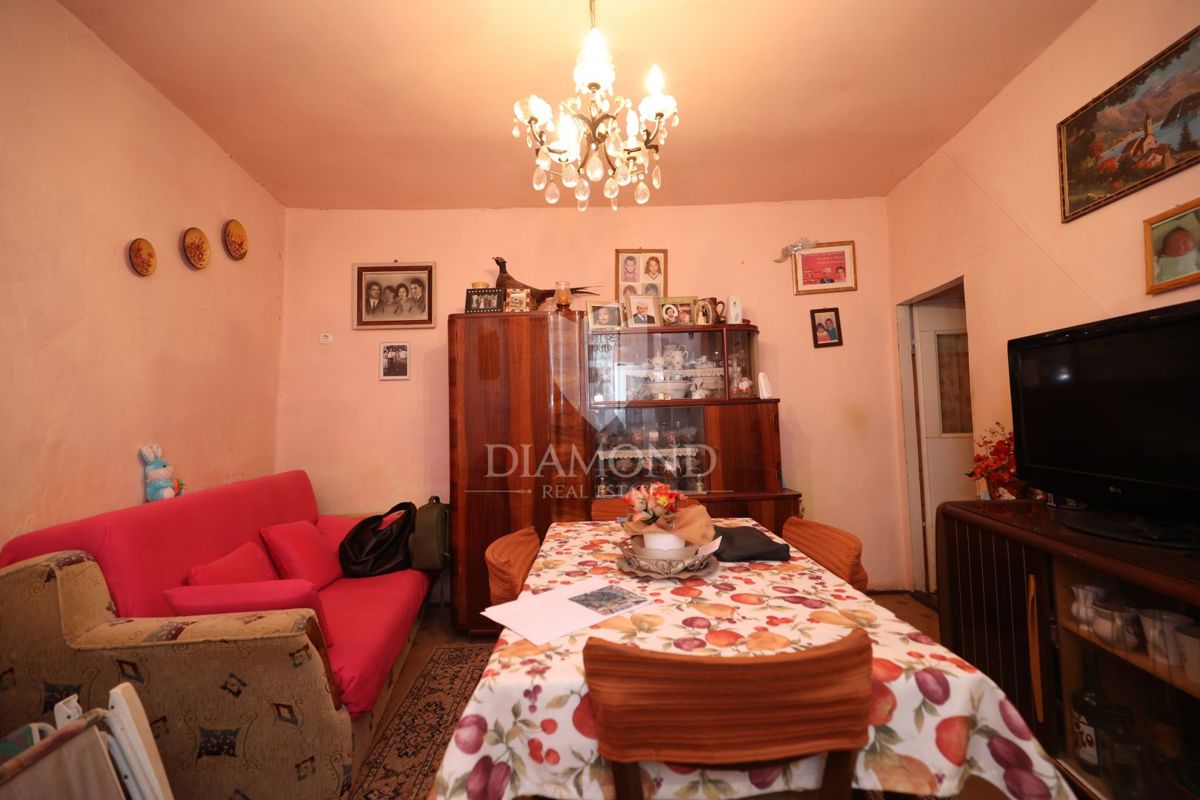 Ekskluzivno, Bale, kamnita hiša v starem mestnem jedru