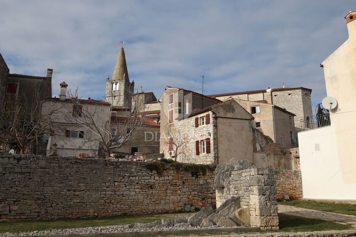 Ekskluzivno, Bale, kamnita hiša v starem mestnem jedru