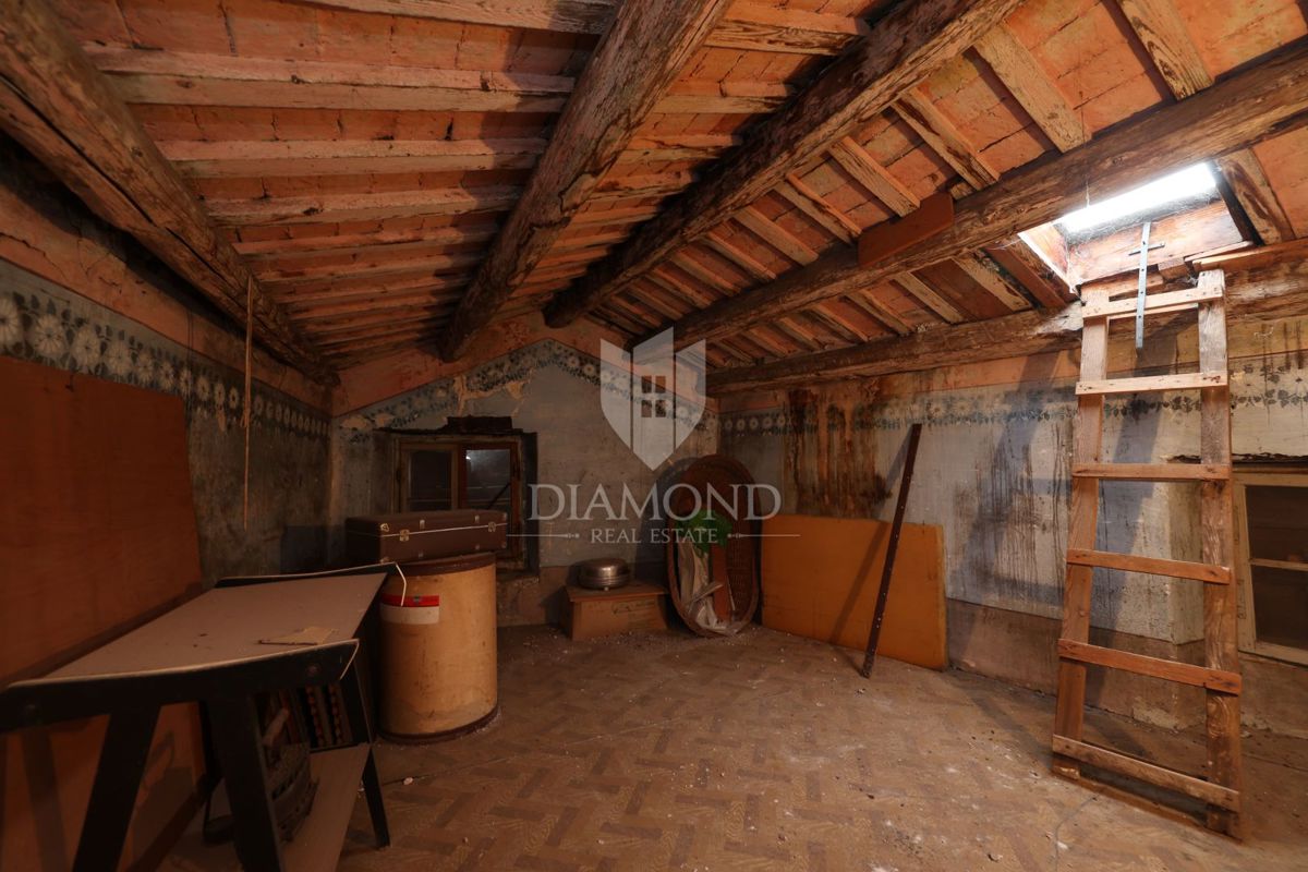 Ekskluzivno, Bale, kamnita hiša v starem mestnem jedru