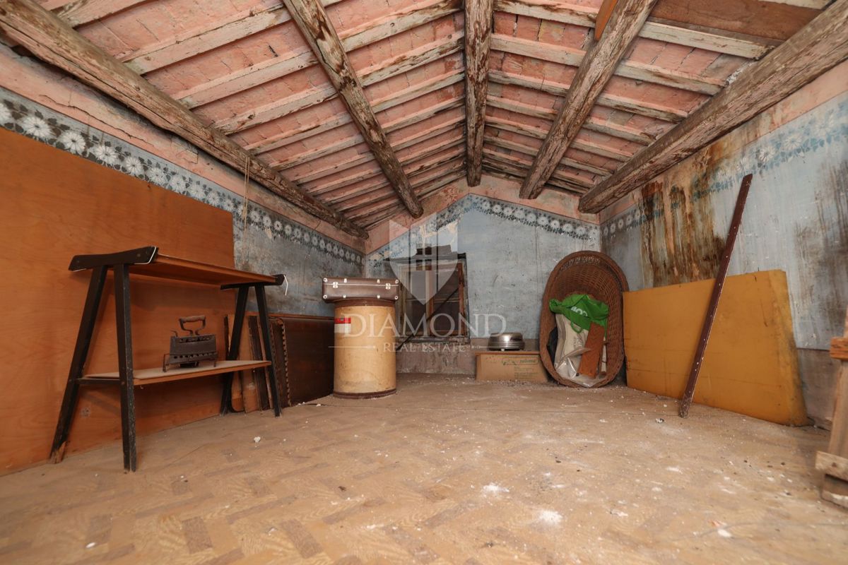 Ekskluzivno, Bale, kamnita hiša v starem mestnem jedru