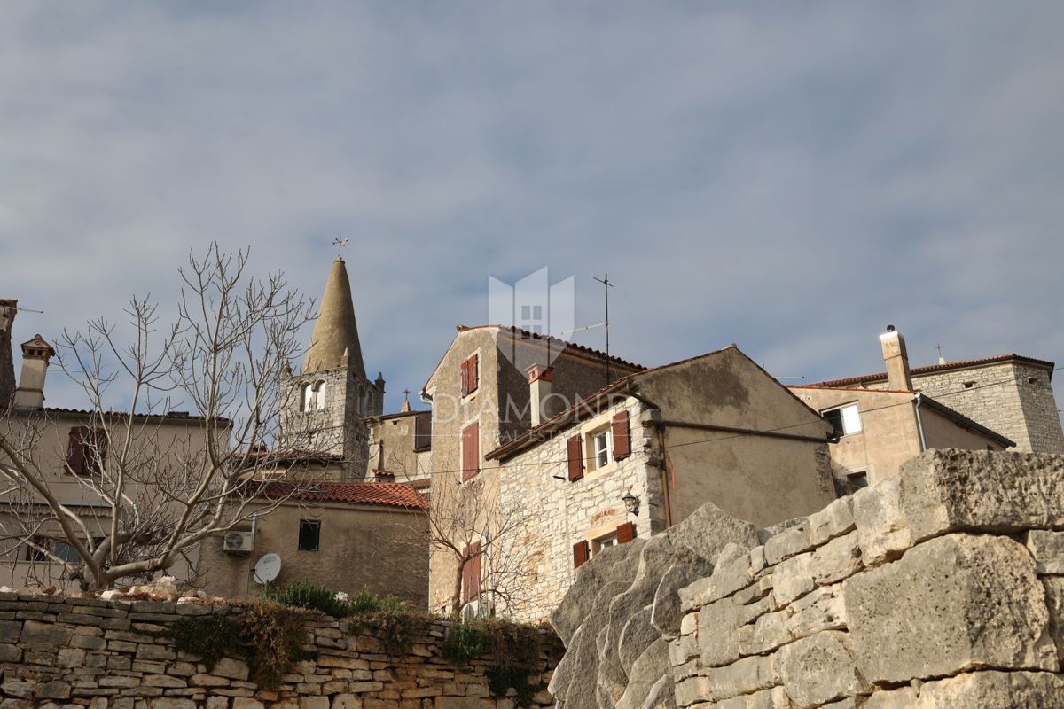 Ekskluzivno, Bale, kamnita hiša v starem mestnem jedru