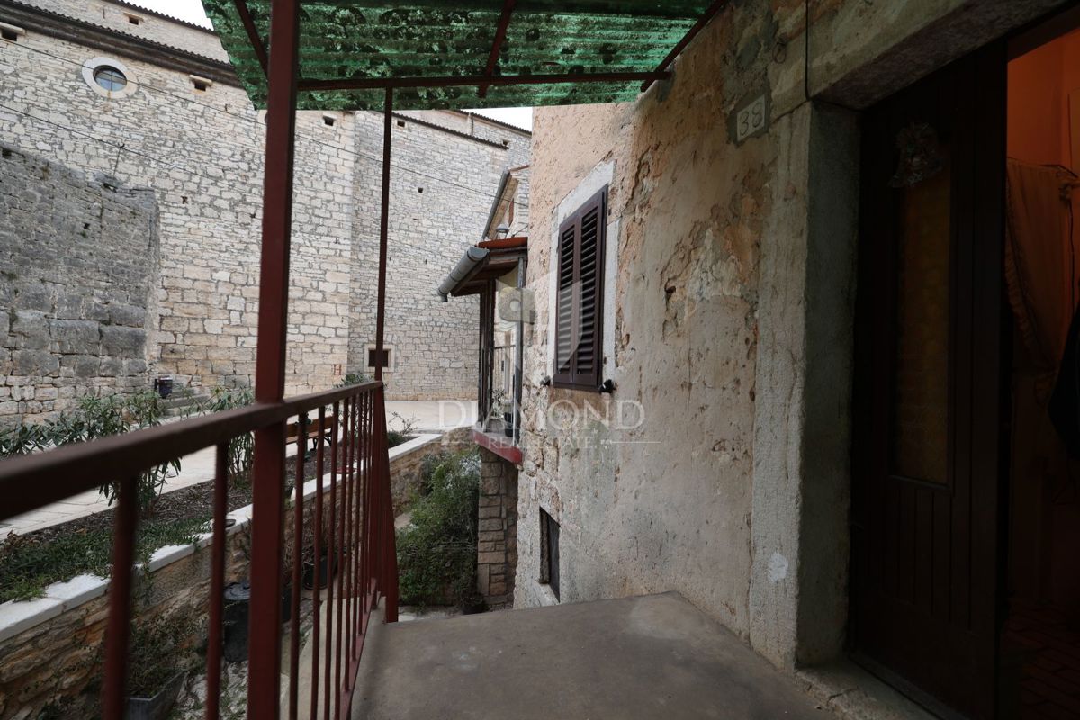 Ekskluzivno, Bale, kamnita hiša v starem mestnem jedru