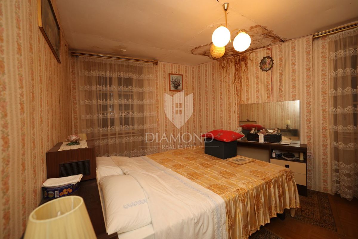 Ekskluzivno, Bale, kamnita hiša v starem mestnem jedru