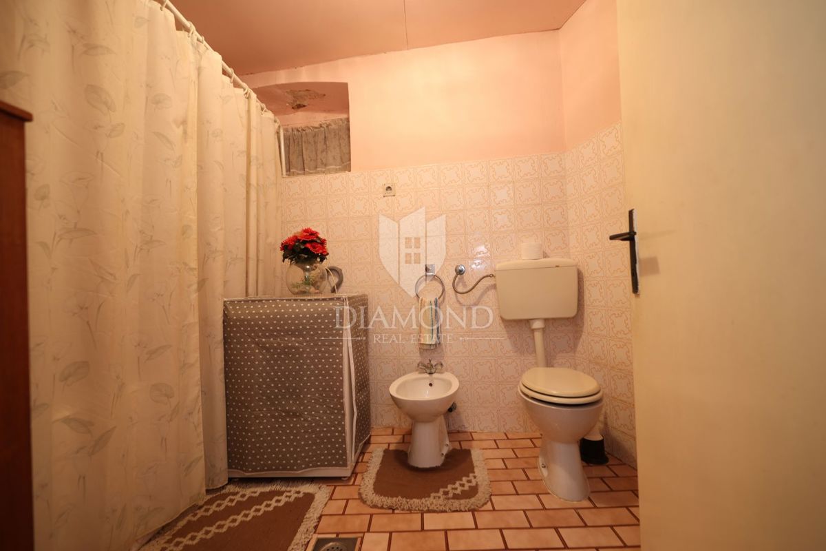 Ekskluzivno, Bale, kamnita hiša v starem mestnem jedru