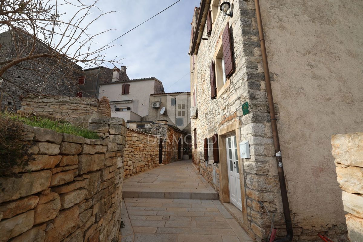 Ekskluzivno, Bale, kamnita hiša v starem mestnem jedru