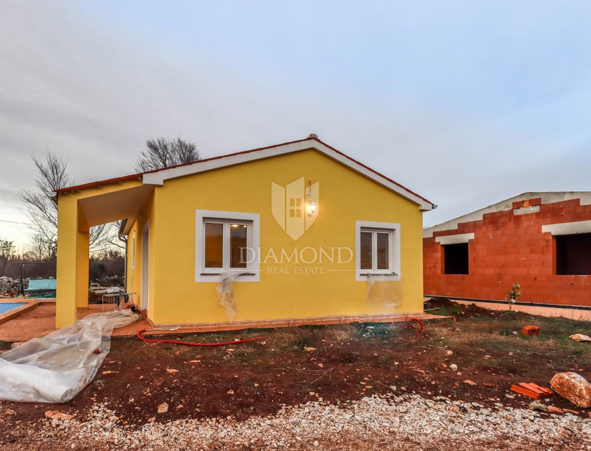 Svetvinčenat, okolica, očarljiva hiša z bazenom