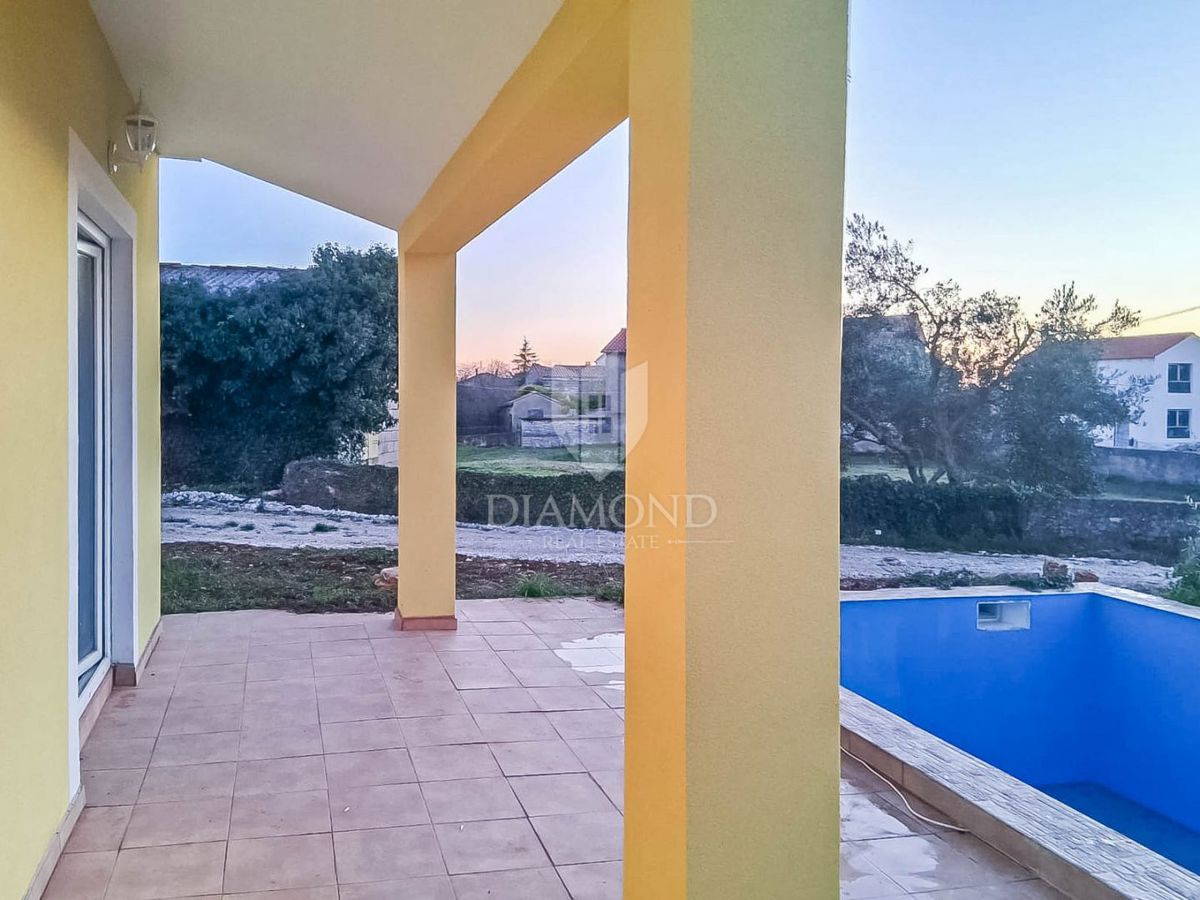 Svetvinčenat, okolica, očarljiva hiša z bazenom