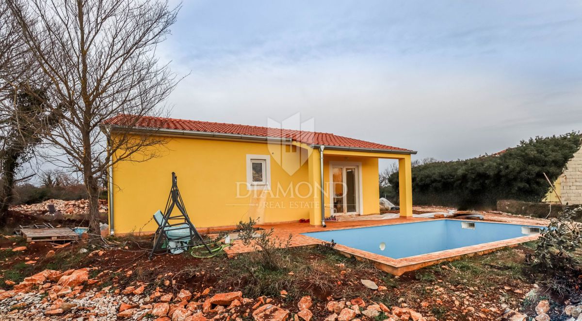 Svetvinčenat, okolica, očarljiva hiša z bazenom