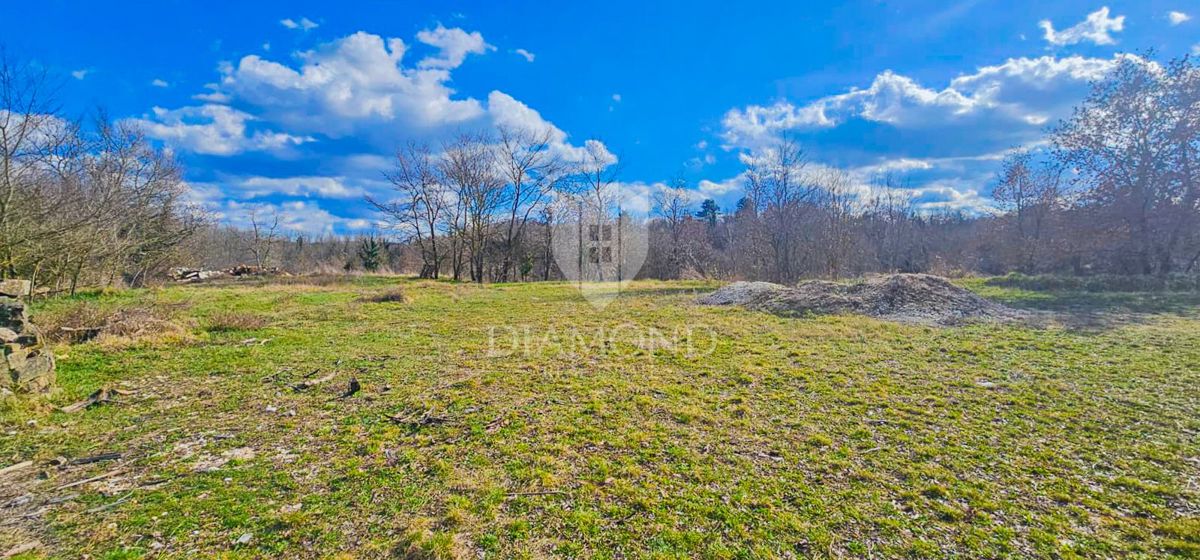Buje, čudovito zemljišče velikosti 1022 m² na mirni lokaciji!