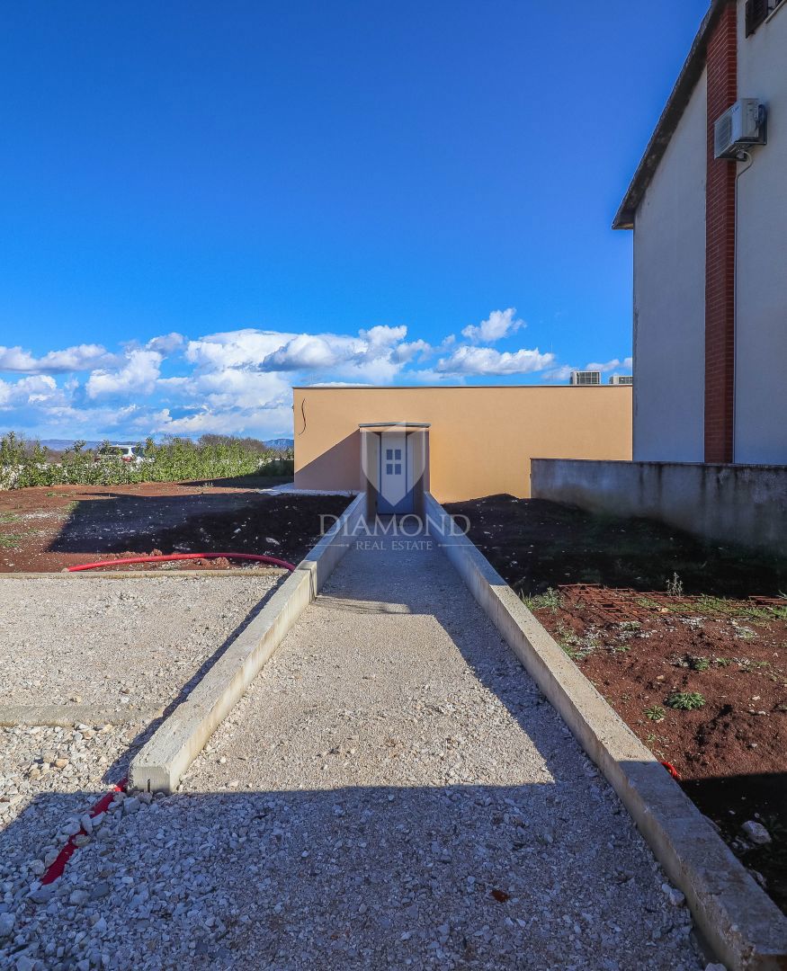 Žminj, okolica, dizajnerska hiša z bazenom