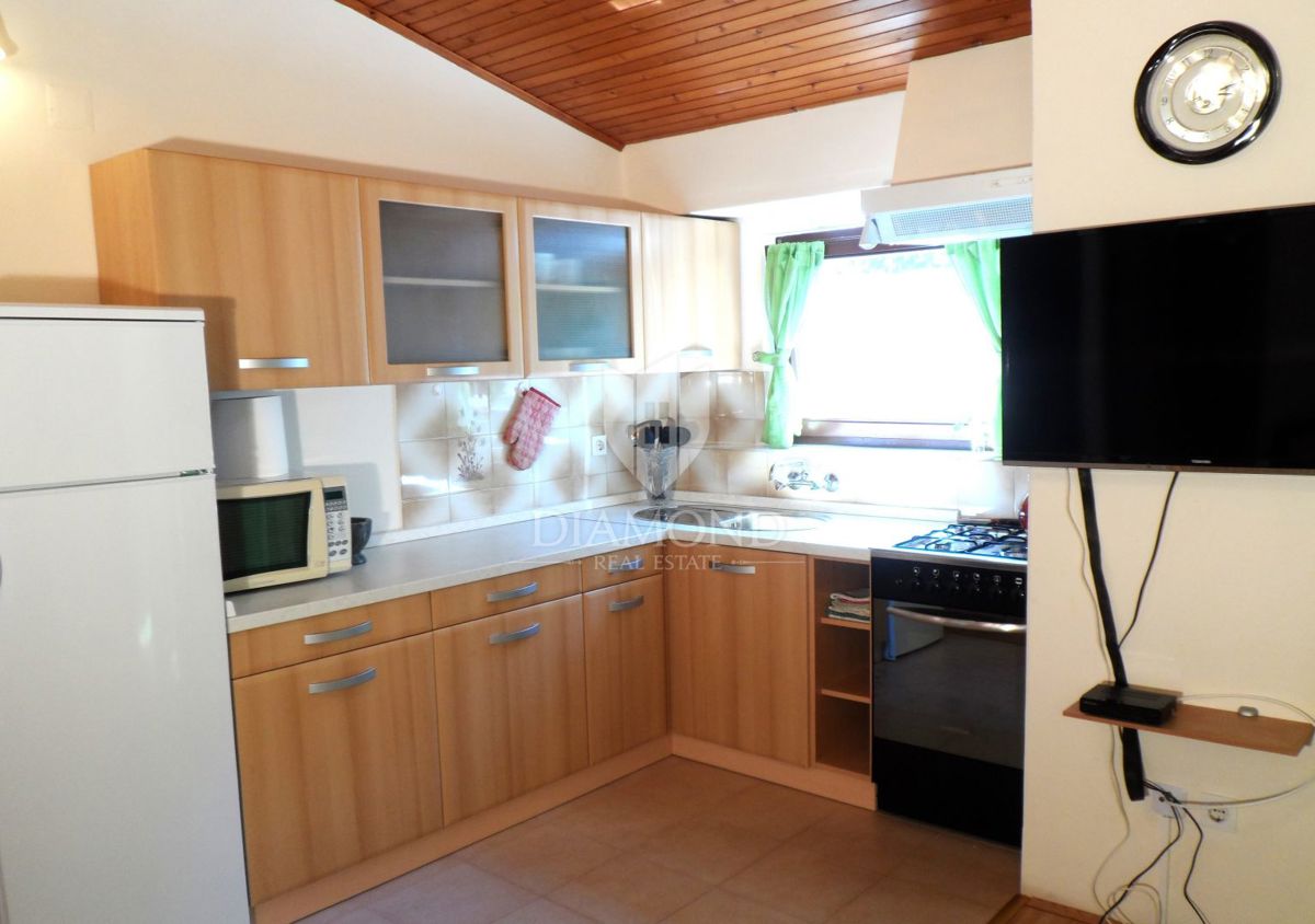 Hiša z bazenom in dvema apartmajema - 5 km od morja in centra Poreča!