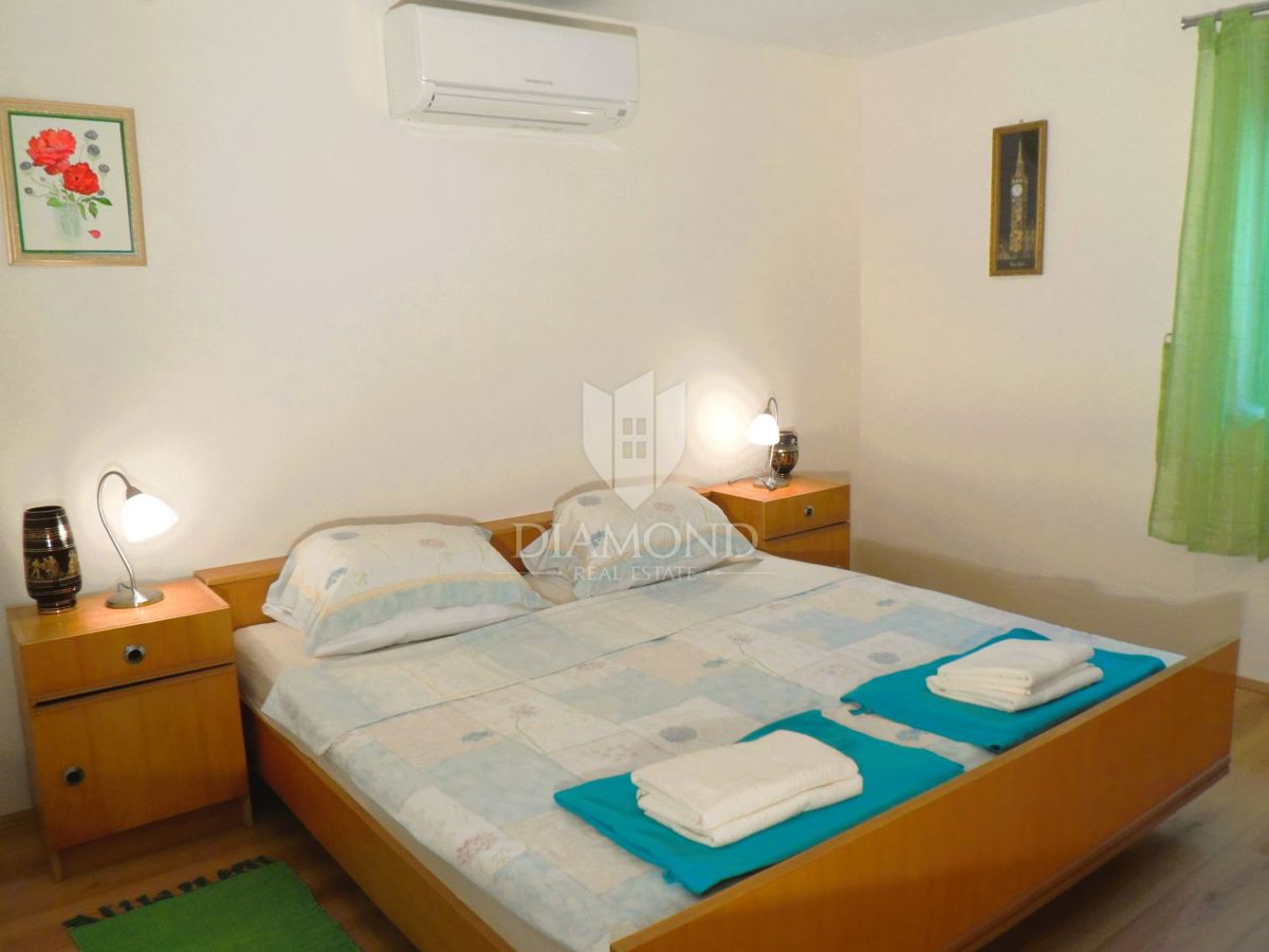 Hiša z bazenom in dvema apartmajema - 5 km od morja in centra Poreča!