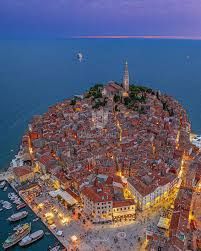 ROVINJ! PRILOŽNOST! NOVO GARAŽNO MESTO!