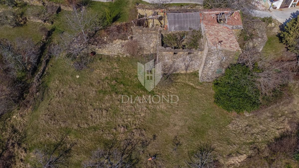 Buje, okolica, vrsna hiža za restavriranje!