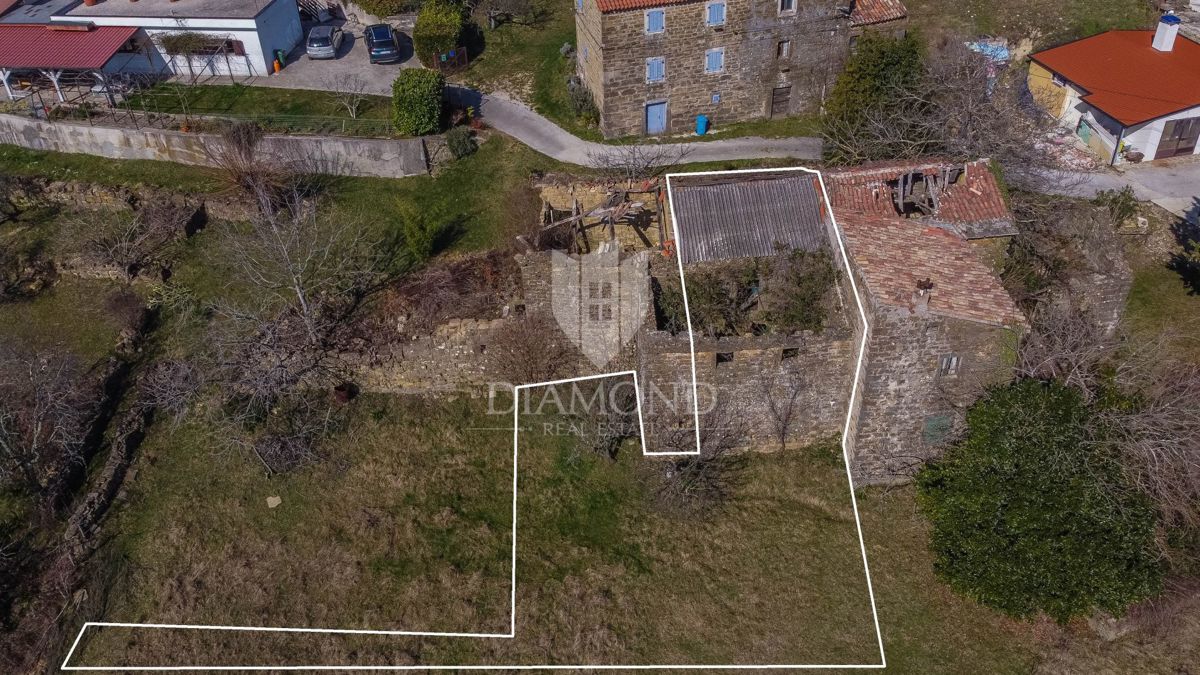 Buje, okolica, vrsna hiža za restavriranje!