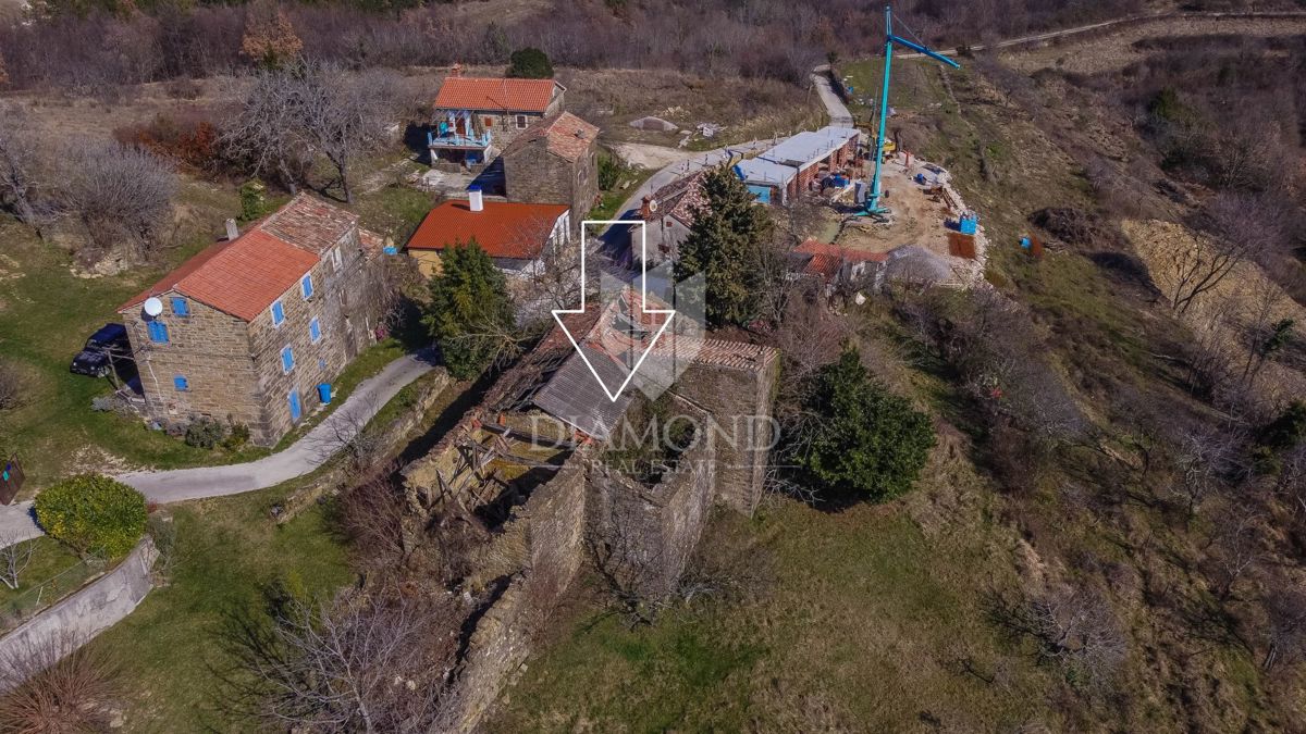 Buje, okolica, vrsna hiža za restavriranje!