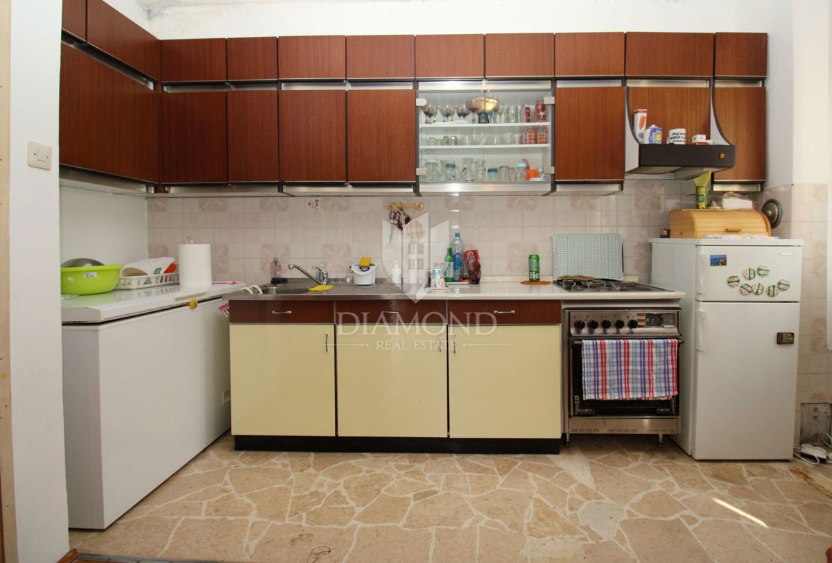 REKA – TROSOBNO STANOVANJE Z GARAŽAMI