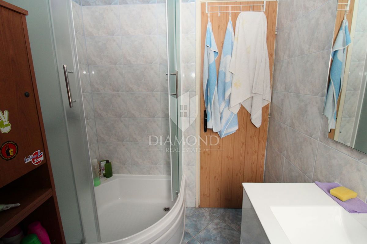 REKA – TROSOBNO STANOVANJE Z GARAŽAMI