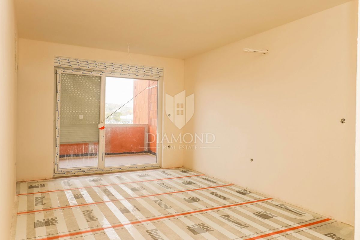 Pula: udobno 2-sobno stanovanje z 2 parkirnima mestoma