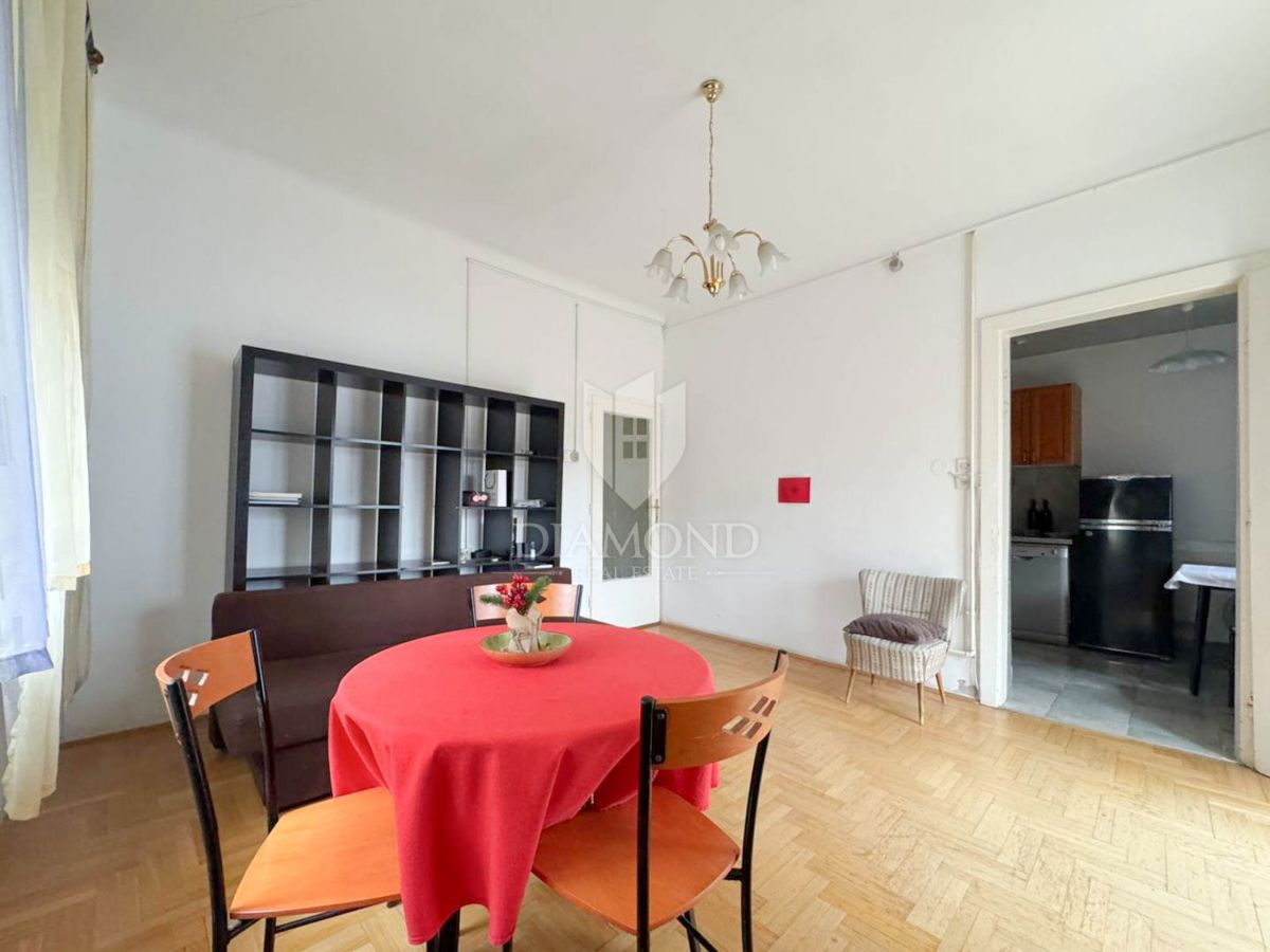 Zagreb, Britanec! Dvosobno stanovanje s teraso!