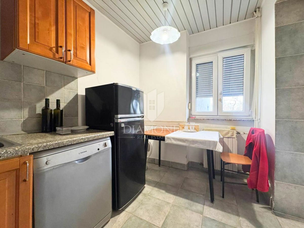 Zagreb, Britanec! Dvosobno stanovanje s teraso!