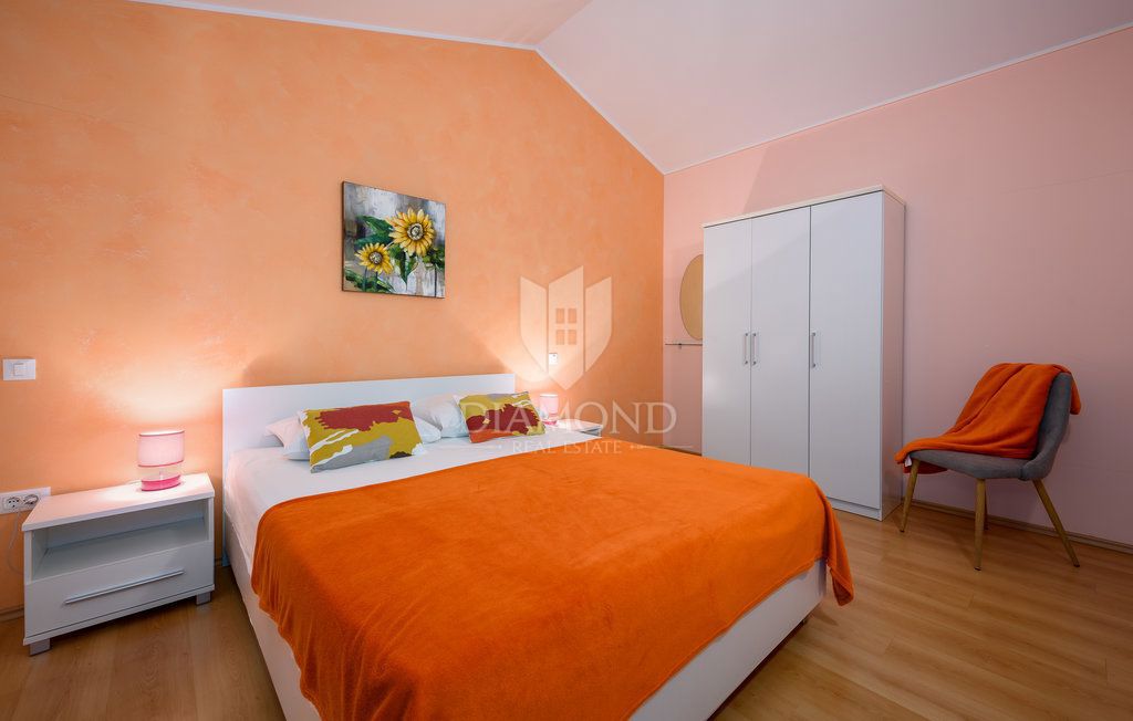 Poreč, okolica, vila z bazenom, obdana z zelenjem