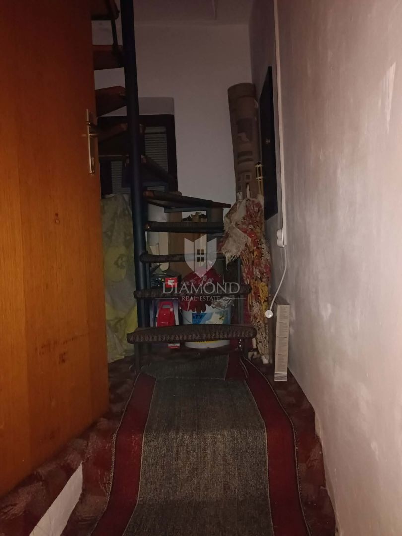 Hiša Dobrinj, ne, 100m2