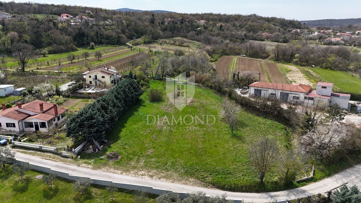 Labin, zazidljivo zemljišče 2,5 km od centra mesta