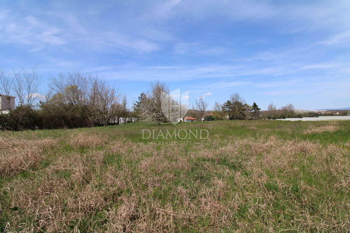 Labin, zazidljivo zemljišče 2,5 km od centra mesta