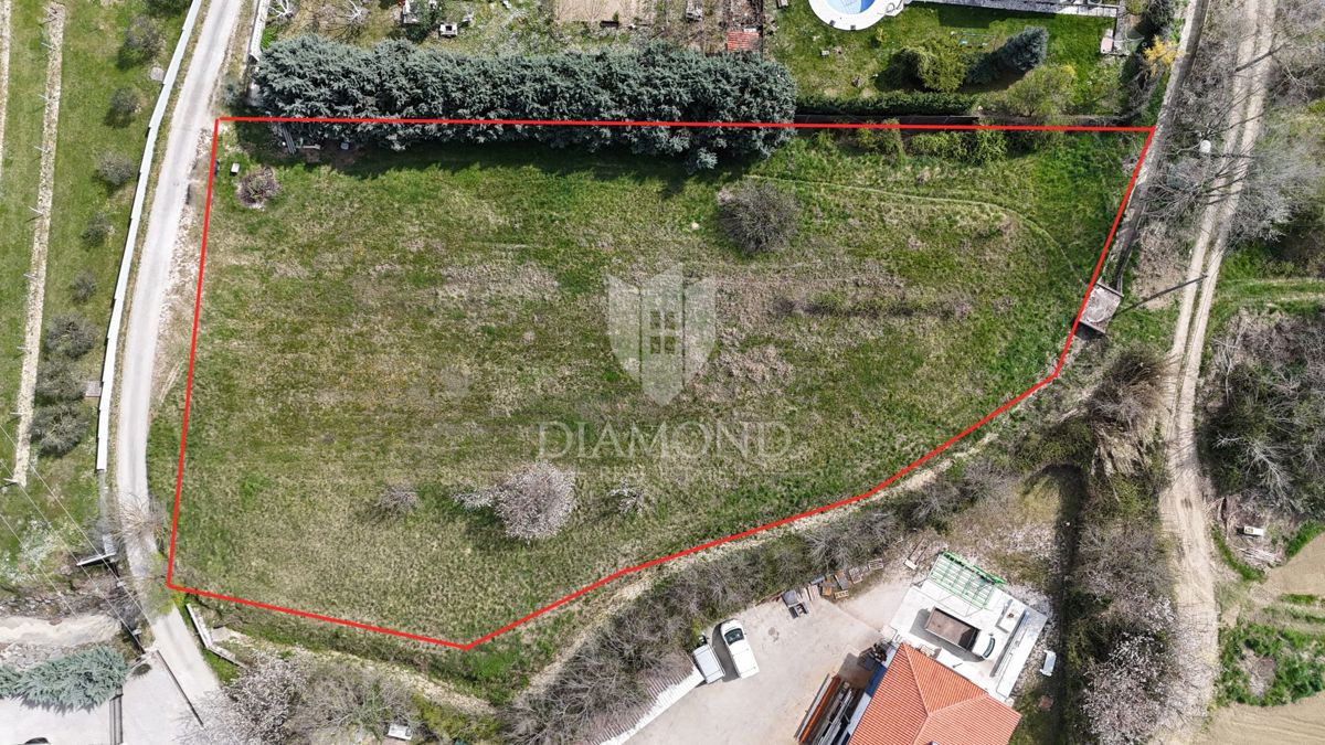 Labin, zazidljivo zemljišče 2,5 km od centra mesta