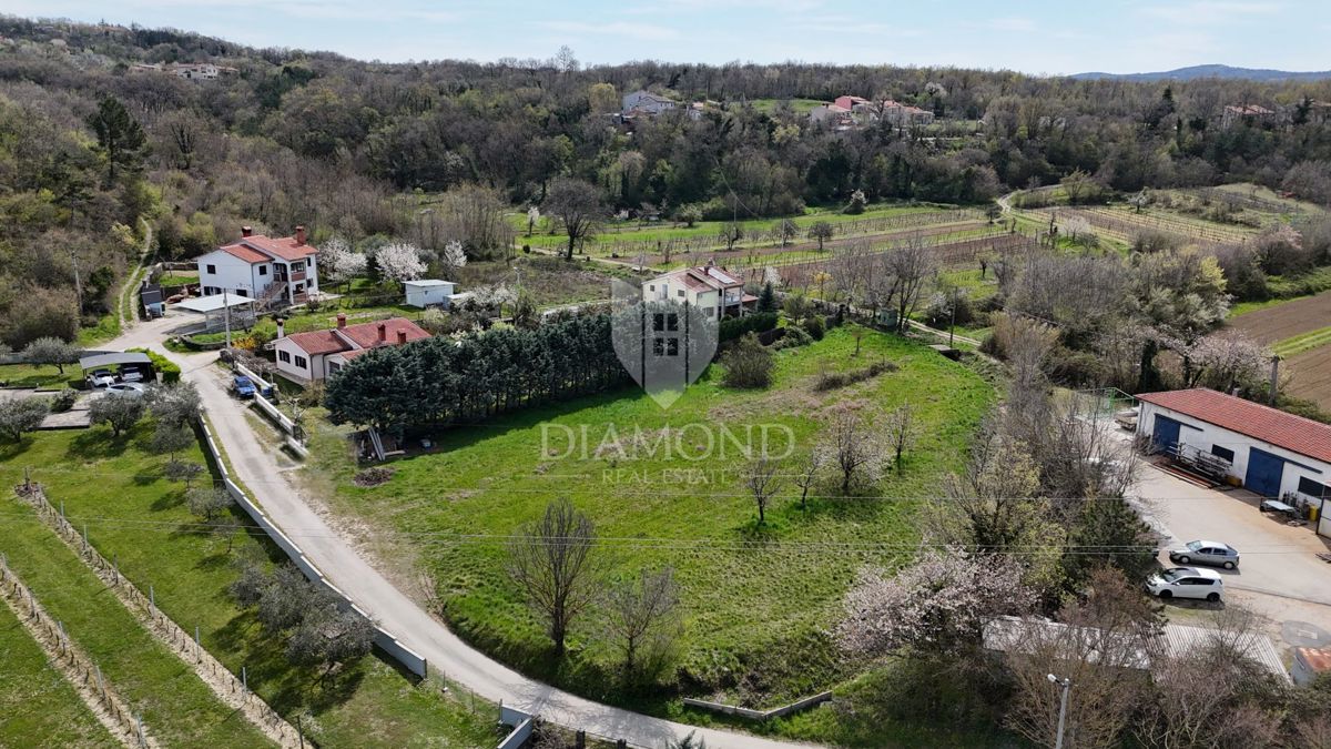 Labin, zazidljivo zemljišče 2,5 km od centra mesta