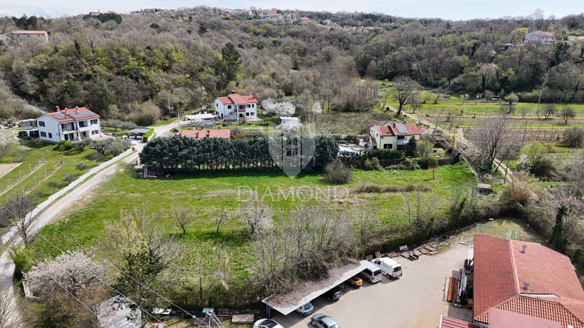 Labin, zazidljivo zemljišče 2,5 km od centra mesta
