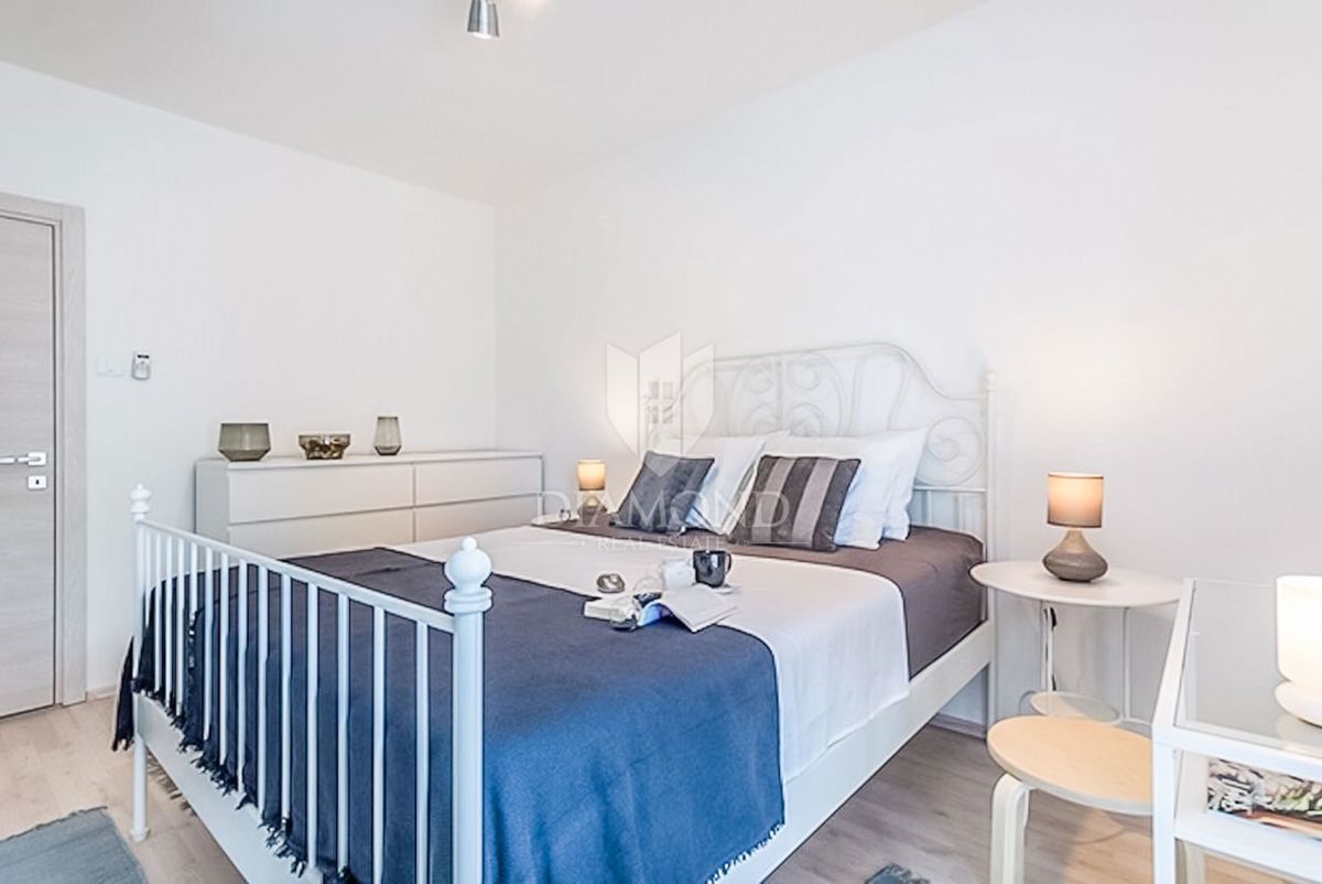 Pula, udobno stanovanje s tremi spalnicami in garažo