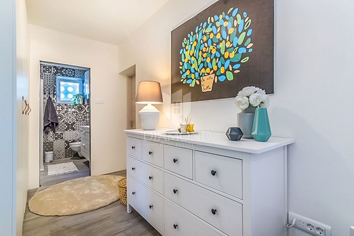 Pula, udobno stanovanje s tremi spalnicami in garažo