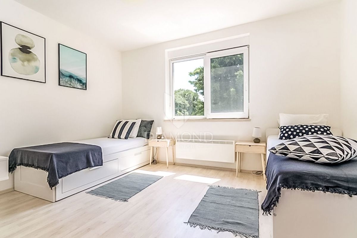 Pula, udobno stanovanje s tremi spalnicami in garažo