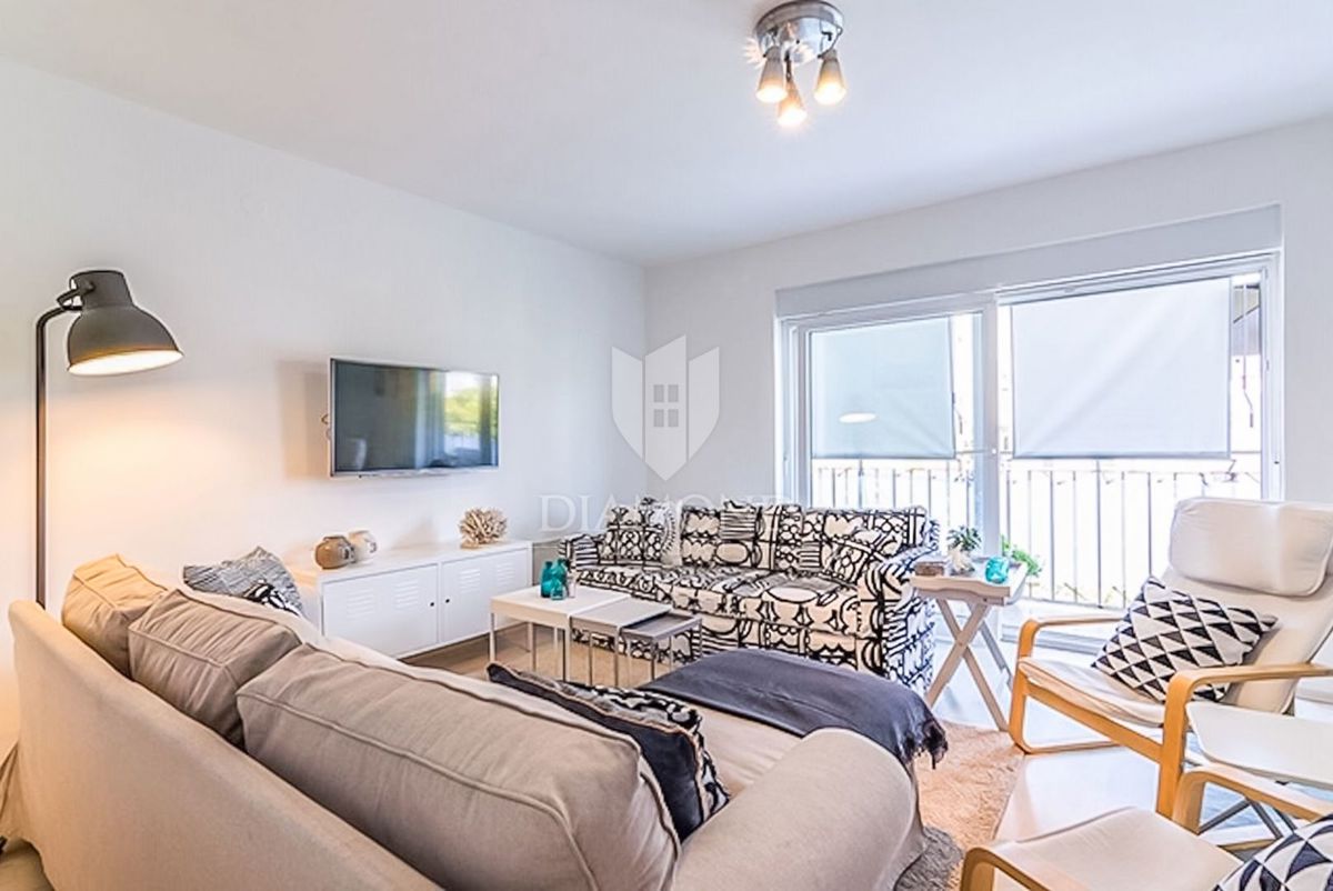 Pula, udobno stanovanje s tremi spalnicami in garažo