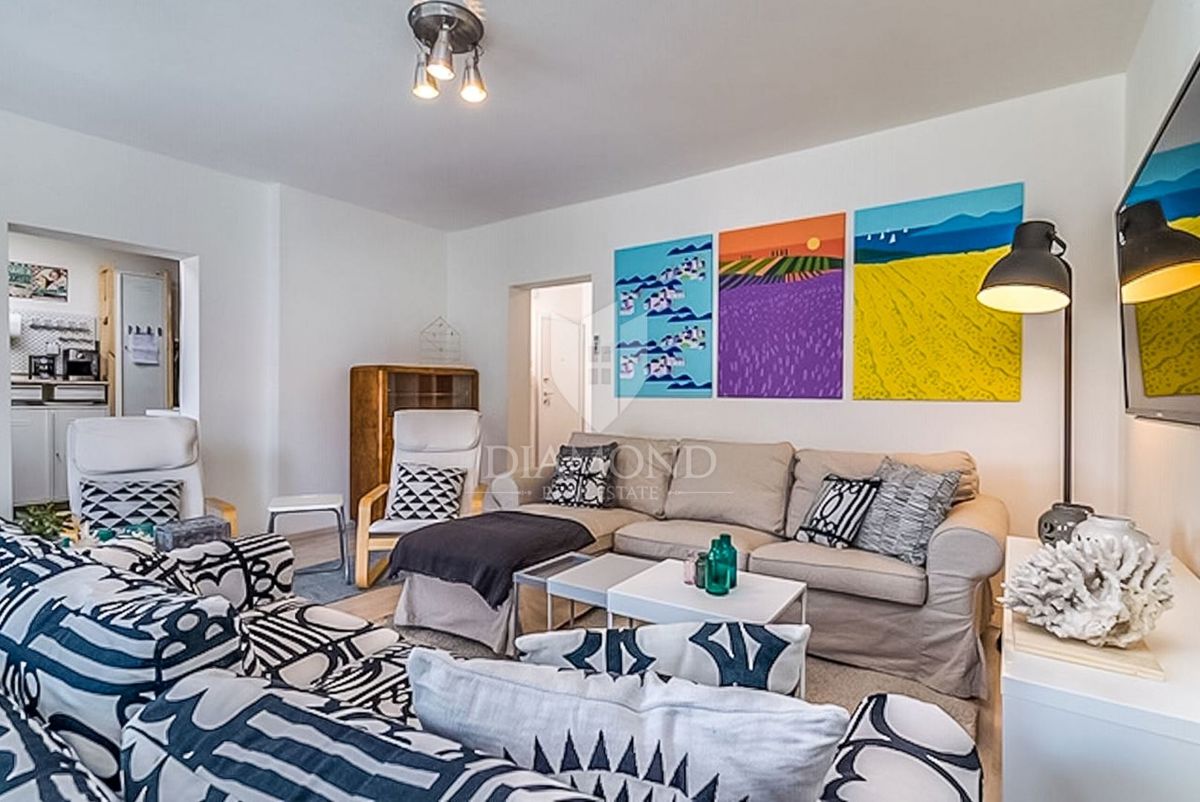 Pula, udobno stanovanje s tremi spalnicami in garažo