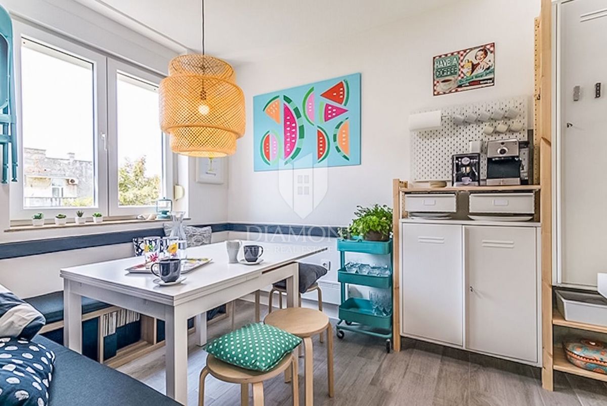 Pula, udobno stanovanje s tremi spalnicami in garažo