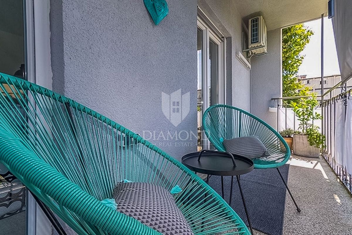 Pula, udobno stanovanje s tremi spalnicami in garažo