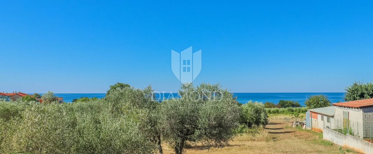 Umag, okolica! Moderno stanovanje z vrtom 200 m od morja!