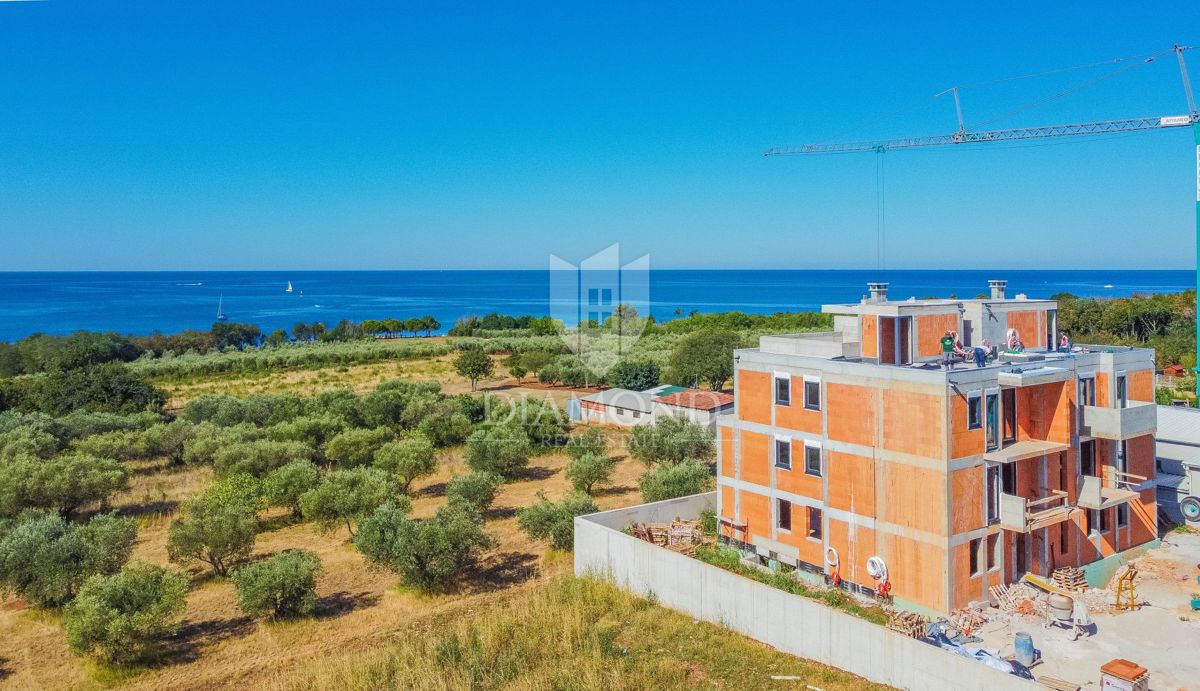 Umag, okolica! Moderno stanovanje z vrtom 200 m od morja!