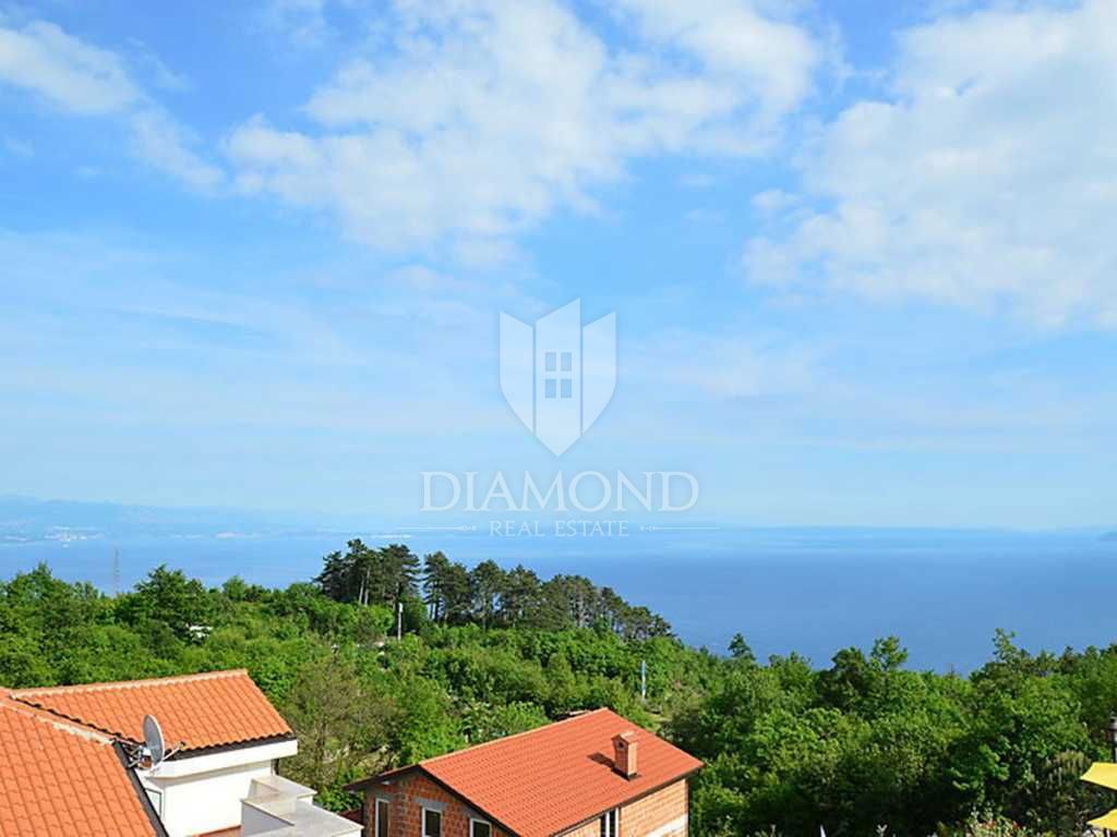 Opatija, okolica, hiša s sedmimi apartmaji, bazen in pogled na morje