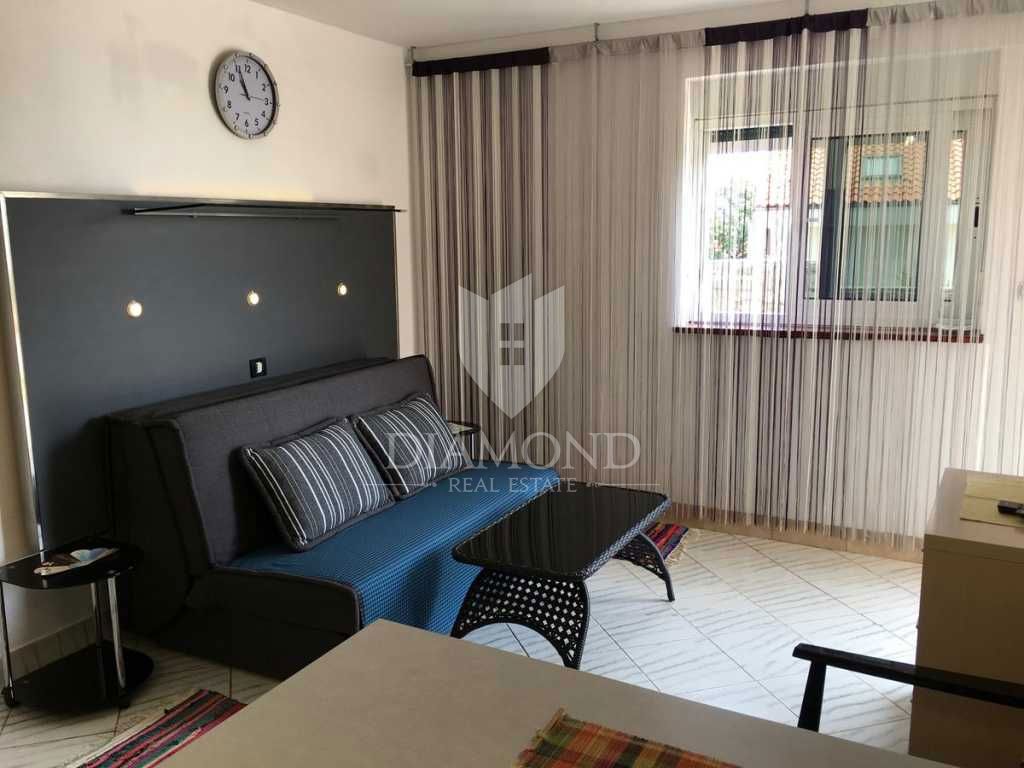 Opatija, okolica, hiša s sedmimi apartmaji, bazen in pogled na morje