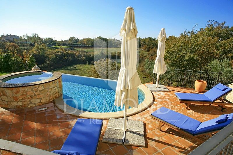 Sveti Lovreč, projektantska vila z bazenom