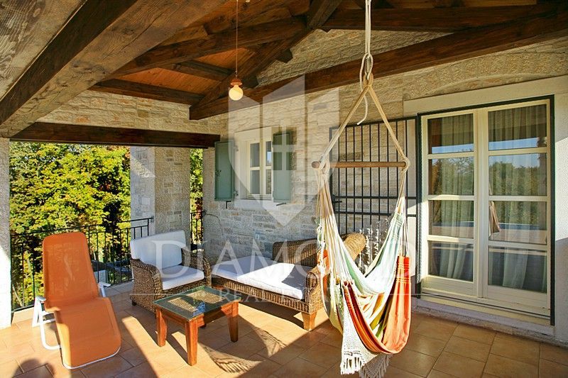 Sveti Lovreč, projektantska vila z bazenom